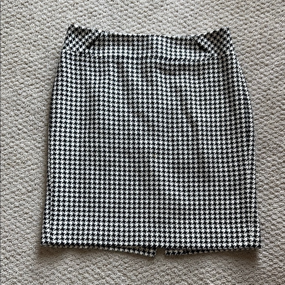 Classic Black and White Houndstooth Skirt
